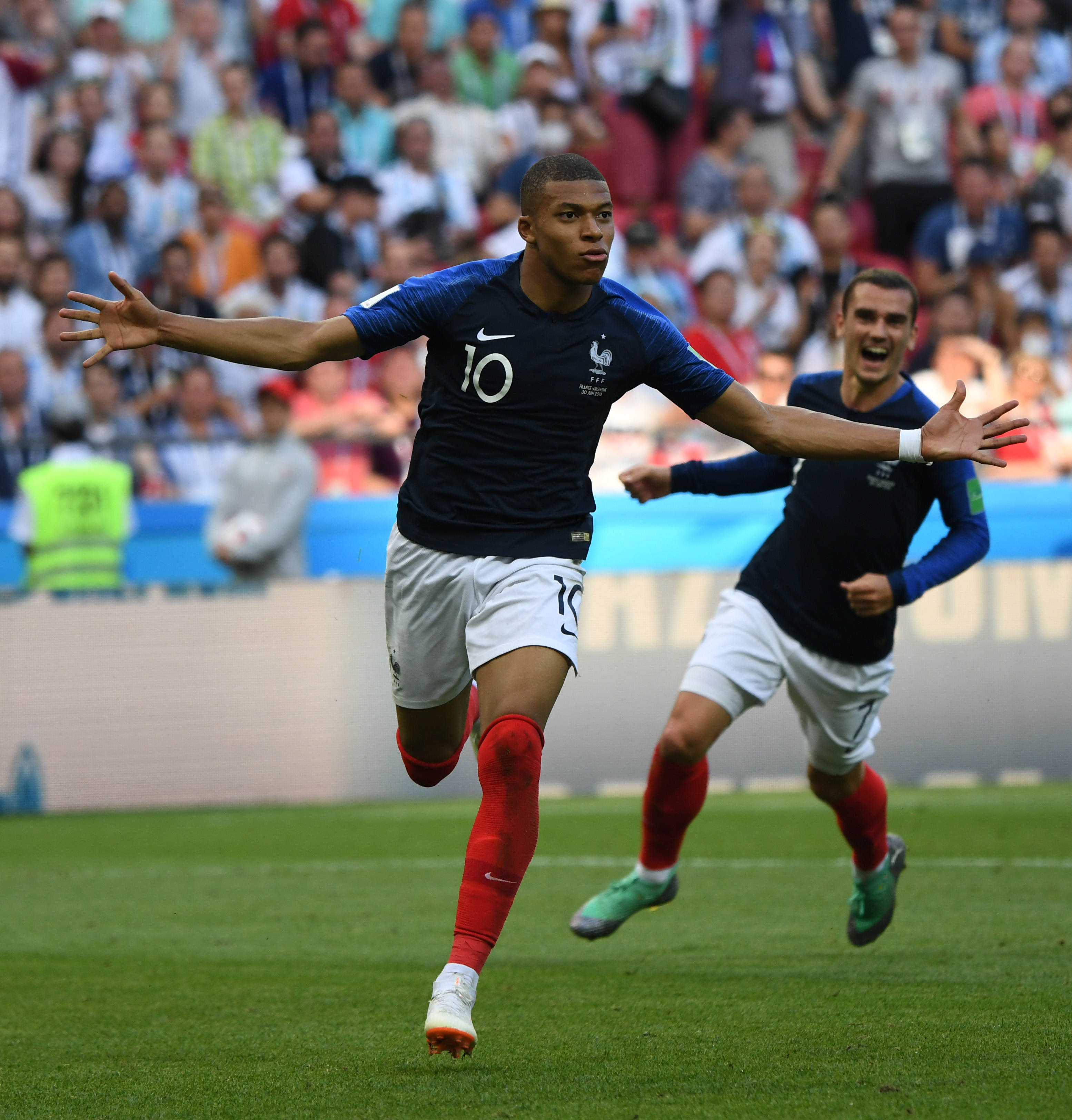 斯基拉：米兰与聚勒律师会面，球员要求至少签约至2028年（斯基拉：米兰会晤聚勒律师，球员盼合同至少延至2028年）