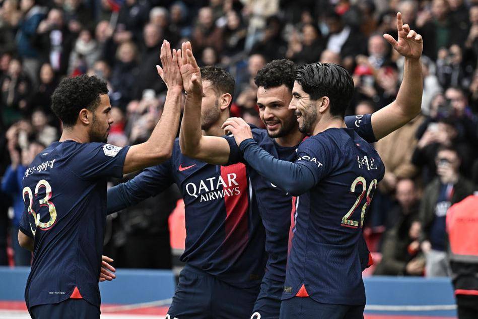 荷甲战报：奥斯汀破门，肖蒂尔建功，兹沃勒2-1海伦芬