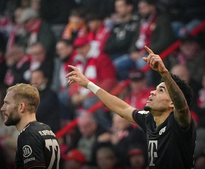 蛇精灵大战红魔鬼！意甲官方发布米兰德比预热海报（意甲发布米兰德比预热海报：蛇精灵对决红魔鬼）