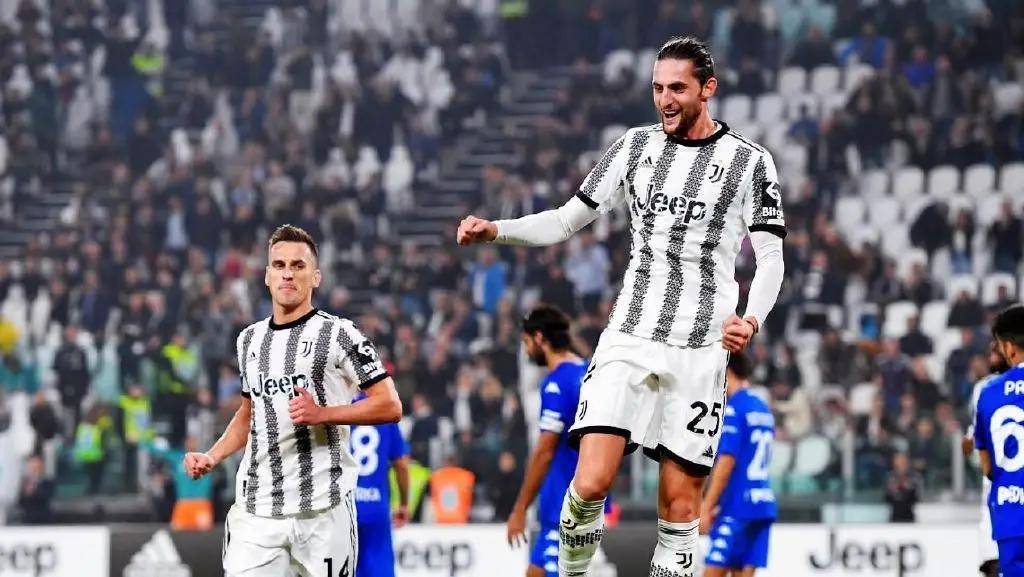 武汉三镇球员邓涵文离队加盟云南玉昆，结束本赛季征程。