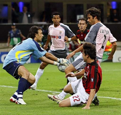 TA：皇马寻求引进后卫和中场；他们愿听取对罗德里戈的报价