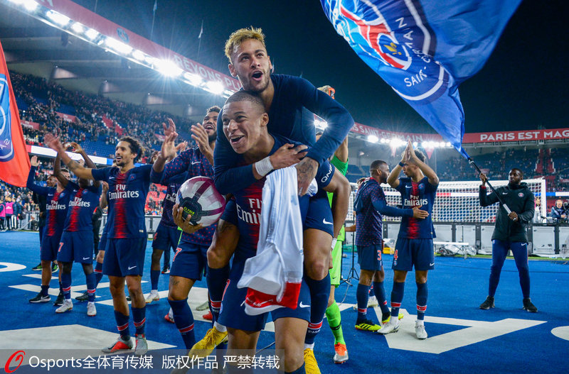 头槌助帕尔马连追两球逼平米兰，德尔普拉托当选全场最佳球员