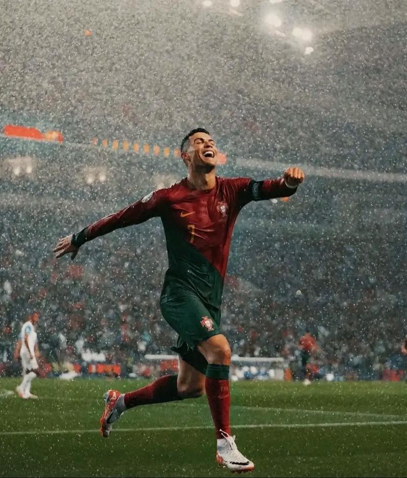 曼城主场对阵桑德兰，主场优势明显，福登状态火热，预计全取三分。