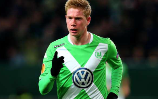 英超-曼城3-0完胜桑德兰登顶次席，福登传射建功（英超：曼城3-0轻取桑德兰升至第二，福登一传一射）