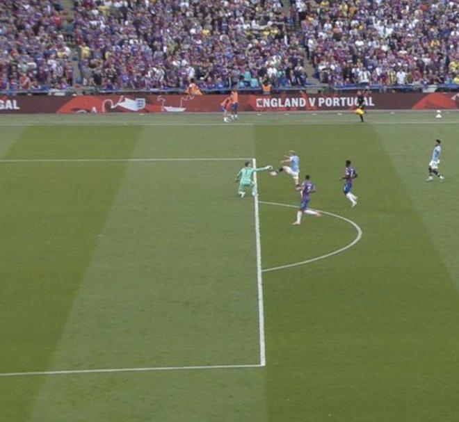 米体：安古伊萨将伤缺三到四个月，那不勒斯中场人手更显紧张