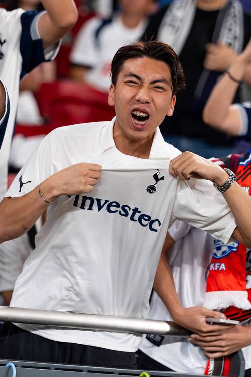 阿尔卡拉斯救球得分引热议，蒂亚福表情包成焦点