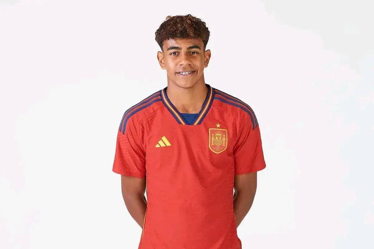 体图：多特只打算与布兰特续约1年，若球员降薪将提供2年合同